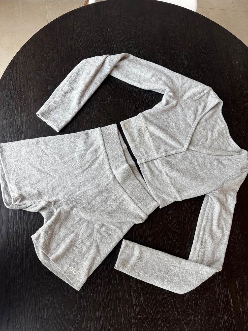 ALO Yoga Light Gray Long Sleeve Crop Top
